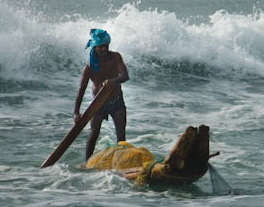 அண்மைக் காலமாக தமிழக மீனவர்கள் இலங்கைக் கடற்படையினரால் தாக்கப்படுவதும் , கொல்லப்படுவதும் உபகண்ட அரசியலை அவதானித்து வருபவர்களுக்கு மிகுந்த ஆச்சரியத்தை அளித்து வருகின்றது. 