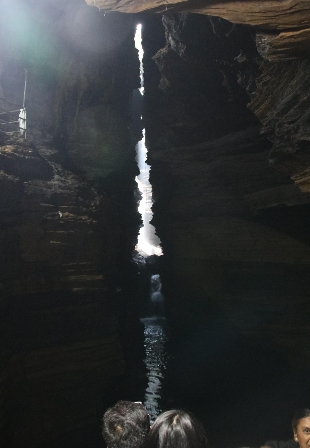 நிலத்திற்குக் கீழ் ஒரு குகையில் கும்ப ஈஸ்வரரை ( சிவன்- Gupteshwor Mahadev Cave ) வைத்திருக்கிறார்கள்.