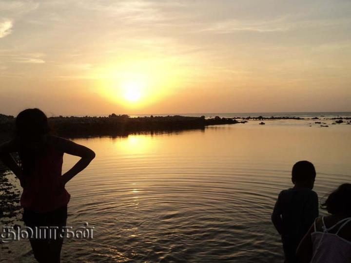 சுப்ரமணியம் குணேஸ்வரன்: ஒளிப்படம் - துவாரகன் "தொலைந்து போகாத அழகு"— பொலிகண்டி கடற்கரை.