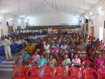 கருத்தரங்குக்கு வந்திருந்த சபையோர்