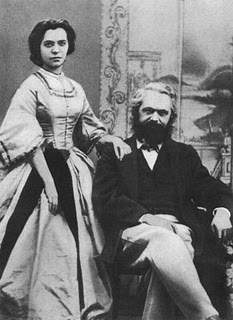 1843- இல் ஜீன் 13-இல் க்ருஸ்னாக் என்ற ஊரில் இருவரும் திருமணம் செய்துக் கொண்டனர். அப்பொது ஜென்னியின் வயது 29. அத்துடன் ஜென்னியின் வசதி நிறைந்த வாழ்க்கையும் முடிவுக்கு வந்தது. அதே வருடத்தில் பாரீசுக்கு வந்துவிட்டார் மார்க்ஸ். 