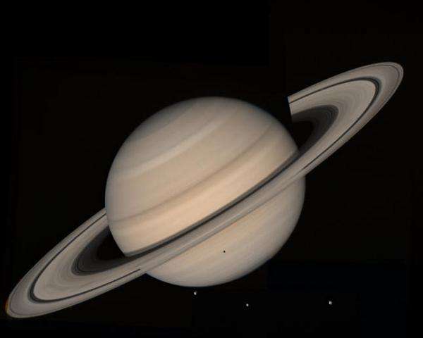 IMAGE OF SATURN TAKEN BY VOYAGER 